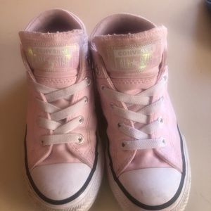 Girls converse